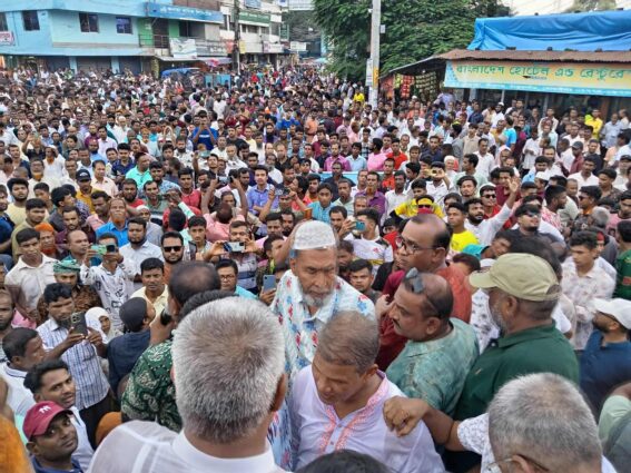 পীরগঞ্জে বিএনপির নেতাকর্মীদের আনন্দ র‍্যালিতে জনতার ঢল