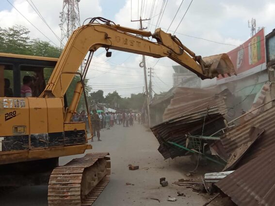 সান্তাহারে রেলওয়ের অবৈধ স্থাপনা উচ্ছেদ