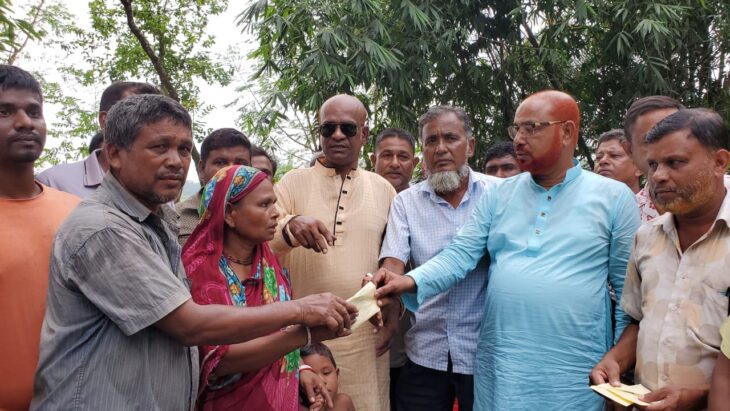 পার্বতীপুরে বিএনপির আর্থিক অনুদান