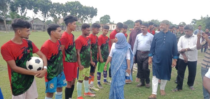 দিনাজপুরের চিরিরবন্দরে আন্তঃ ইউনিয়ন ফুটবল টুর্ণামেন্ট উদ্বোধন