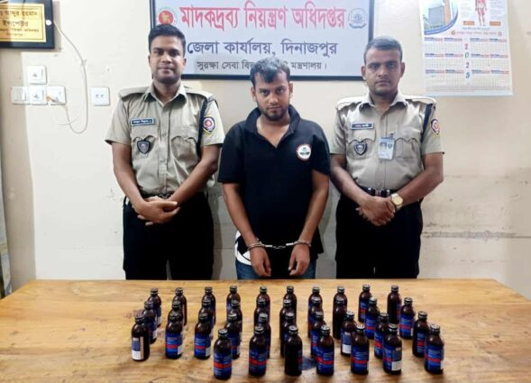 ডিএনসি দিনাজপুর এর অভিযানে দিনাজপুর ৩৭ বোতল ফেন্সিডিলসহ যুবক আটক