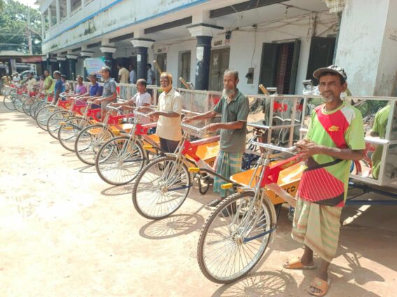 দিনাজপুর পৌরসভায় নতুন ২৪টি গার্বেজ ভ্যান এবং ১৫টি গার্ডেন কার্টের উদ্বোধন