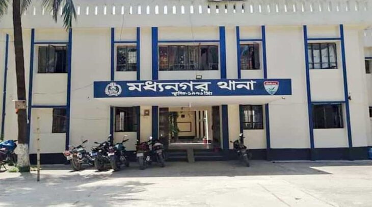 মধ্যনগরে চোরাই কয়লা আটকের পর ছিনিয়ে নিল জনতা, পুলিশের ভূমিকা নিয়ে ক্ষোভ