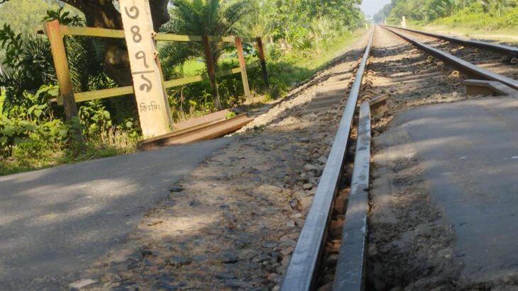 সংবাদ প্রকাশের পর পলাশবাড়ী ই-১০৩ বেরিয়ার সিস্টেম রেলক্রস মেরামতের উদ্যোগ