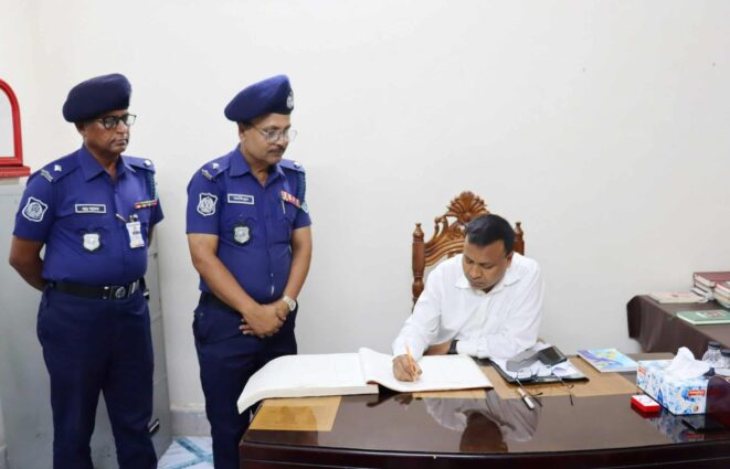 দিনাজপুর সদর কোর্ট বার্ষিক পরিদর্শন করলেন পুলিশ সুপার 