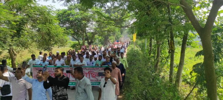 ঠাকুরগাঁওয়ের হরিপুরে বে-সরকারি শিক্ষক ও কর্মচারীদের তিন দফা দাবি আদায়ে বিক্ষোভ মিছিল