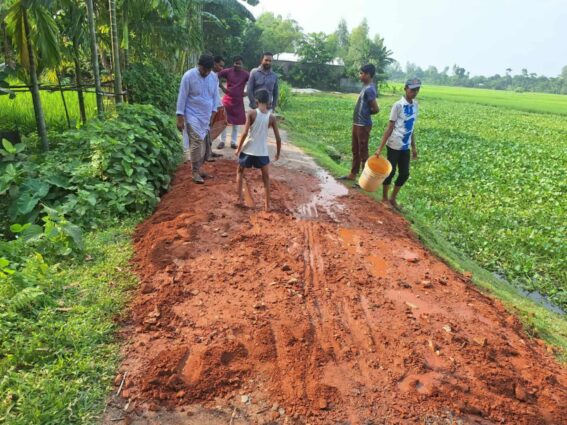 রাজারহাটে বিদ্যানন্দ সেবা সংস্থার উদ্যোগে রতিগ্রাম-মনঃশ্বর সুখদেব সড়কের সংস্কার সম্পুর্ন 