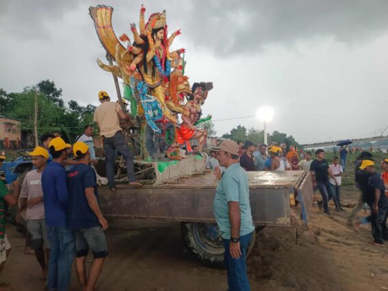 দিনাজপুরে প্রতিমা বিসর্জনের মধ্য দিয়ে শারদীয় দুর্গোৎসব সমাপ্ত
