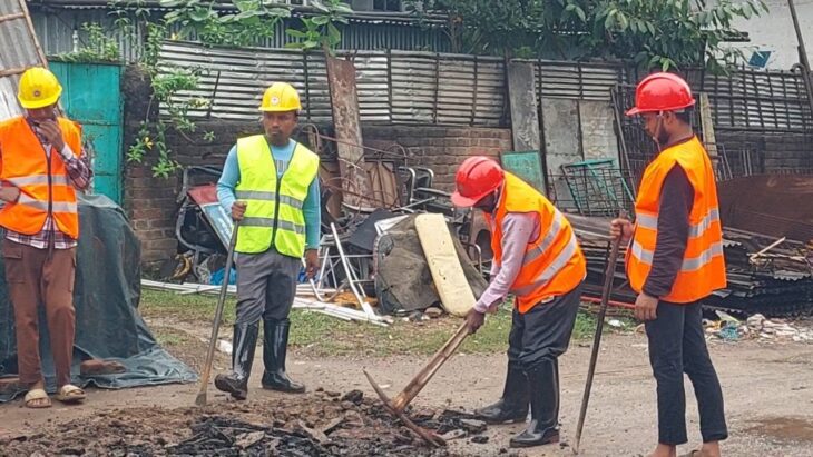 অবশেষে ২ যুগ পরে ঠাকুরগাঁও বিজিবি ক্যাম্প হতে ফাড়াবাড়ি সেনুয়া মোর পর্যন্ত রাস্তার উন্নয়ন কাজ শুরু।