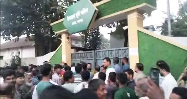 পঞ্চগড়ের বোদায় ভ্রাম্যমান আদালত পরিচালনার সময় এসিল্যান্ডের উপর হামলায় আটক-২