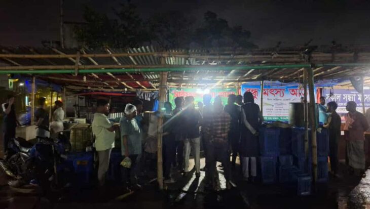 সান্তাহারে মৎস্য আড়তের ঘর জোরপূর্বক দখল।