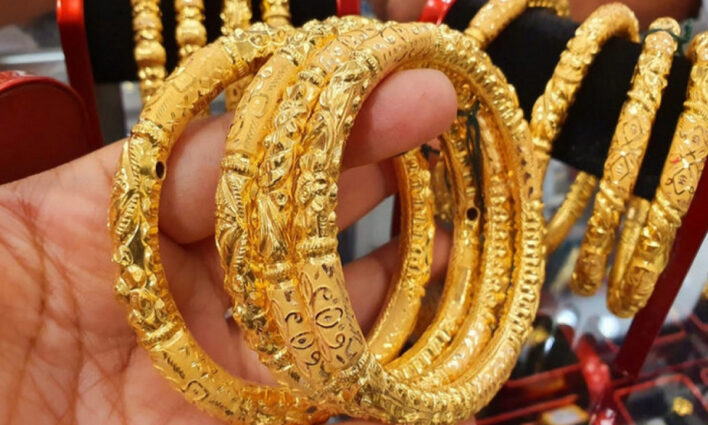 তেঁতুলিয়ায় অস্ত্র ঠেকিয়ে স্বর্ণালংকারসহ চার লাখ ছিনতাই,থানায় মামলা