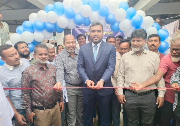 এক কোটি ২৬ লক্ষ টাকা ব্যয়ে দিনাজপুর পৌরসভার রেলবাজারে নির্মাণ কাজের উদ্বোধন।