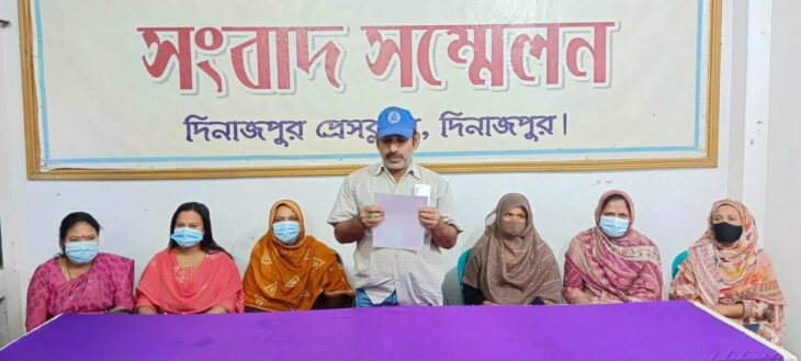 দিনাজপুরে কয়েক কোটি টাকা হাতিয়ে উধাও প্রতারক চক্রের বিরুদ্ধে সংবাদ সম্মেলন।