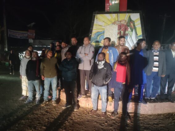 দিনাজপুরের পার্বতীপুরে ওসমান হাদী হত্যার প্রতিবাদে এনসিপির বিক্ষোভ মিছিল।