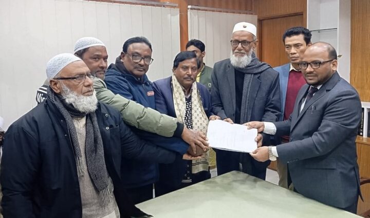 ঠাকুরগাঁও-৩ আসনে ত্রয়োদশ জাতীয় সংসদ নির্বাচনে মনোনয়ন দাখিল করেছেন ১০ জন।