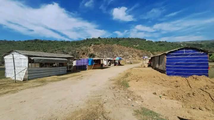 অবৈধ দখলে নষ্ট হচ্ছে শহীদ সিরাজ লেকের সৌন্দর্য।