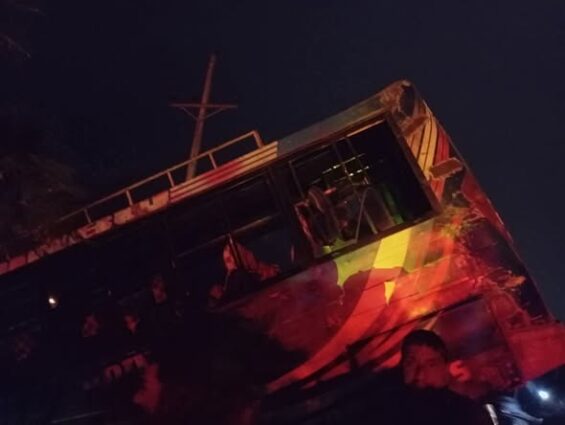 চিরিরবন্দরে সড়ক দুর্ঘটনায় দুইজন ইপিজেড কর্মী নিহত।