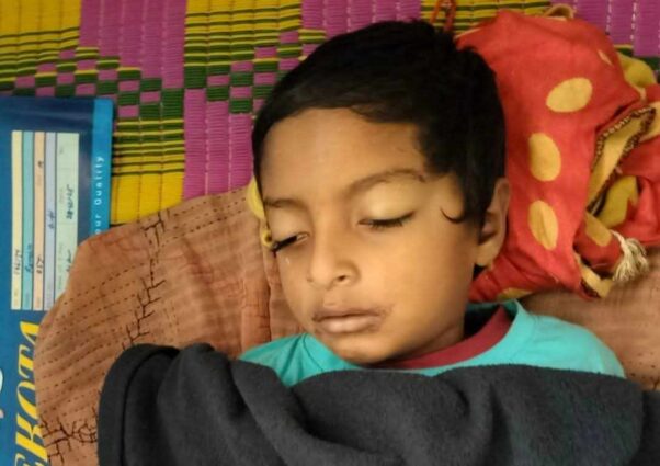 যশোরের বসুন্দিয়ায় ভ্যান চালক পিতার ভুলে শিশু পুত্রের মৃত্যু।