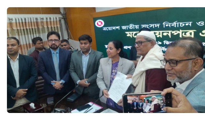 ঠাকুরগাঁওয়ে মির্জা ফখরুল বলেছেন দীর্ঘদিন পরে বাংলাদেশের মানুষ ভোটাধিকার ফিরে পেয়েছে।