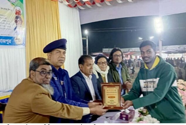 দিনাজপুরে বিসিক উদ্যোক্তা মেলার সমাপনী অনুষ্ঠানে জেলা প্রসাশক