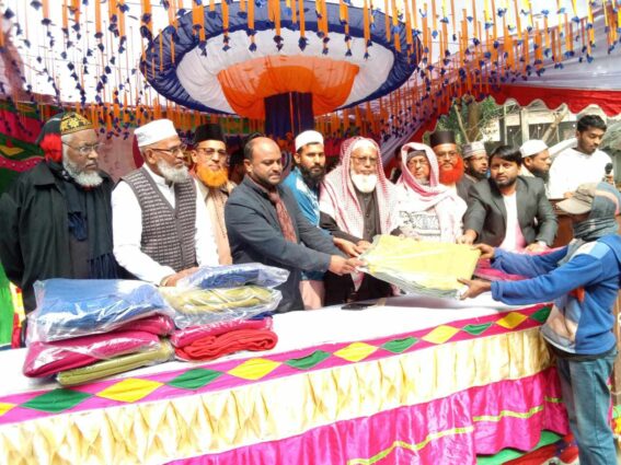 যশোরের বসুন্দিয়ায় হিলফুল ফুজুল শান্তি সংঘের ৭৫০টি শীতবস্ত্র ও কৃতি শিক্ষার্থী সংবর্ধনা প্রদান।