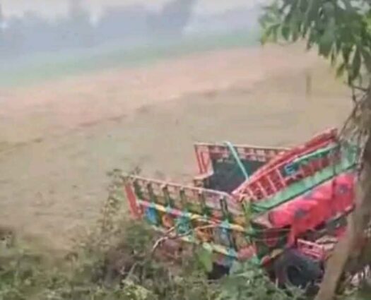 আদমদীঘিতে ভটভটি উল্টে প্রাণ গেল দুই জনের।