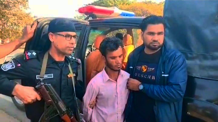 সুনামগঞ্জে স্কুল ব্যাগে ভারতীয় আড়াই শতাধিক সর্টগানের গুলিসহ এক যুবক আটক।