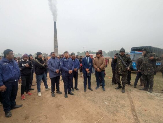 ঠাকুরগাঁওয়ে দুই অবৈধ ইট ভাটা গুঁড়িয়ে দিল প্রশাসন আড়াই লাখ টাকা জরিমানা।