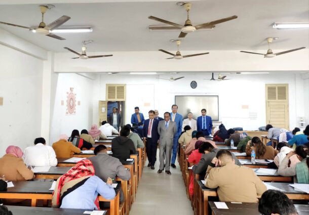 দিনাজপুরের হাবিপ্রবির ২০২৬ শিক্ষাবর্ষের প্রথম দিনের ভর্তি পরীক্ষা অনুষ্ঠিত।