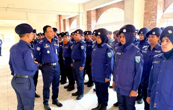 দিনাজপুর সদর কোর্ট পরিদর্শন করলেন পুলিশ সুপার।