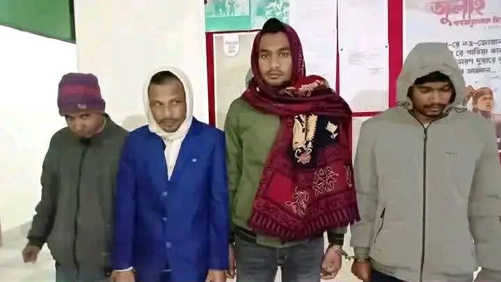 নওগাঁয় প্রাথমিক শিক্ষক নিয়োগ পরীক্ষার প্রশ্ন পত্র ফাঁস চক্রের দুই হোতাসহ গ্রেপ্তার-১৮ জন।