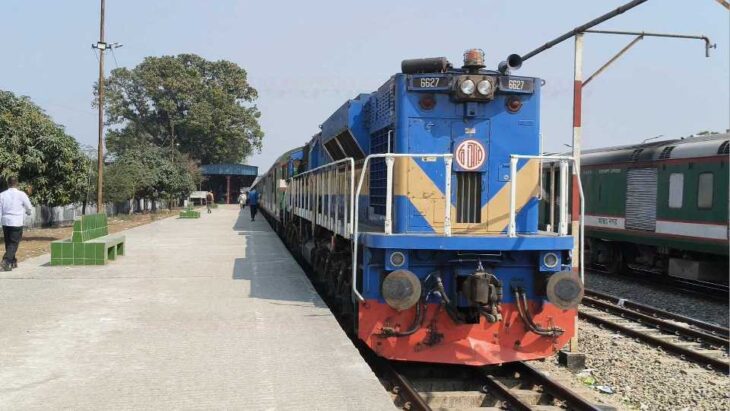 চলন্ত ট্রেনের কন্ডেন্সার চুরি,বগি রেখেই ঢাকার পথে পঞ্চগড় এক্সপ্রেস