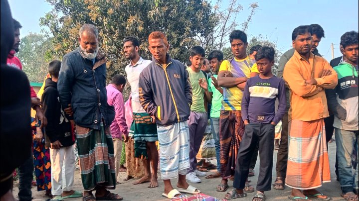 চিরিরবন্দরে বাসের ধাঁক্কায় আরএফএল কোম্পানির এস আর রাকিব নিহত।