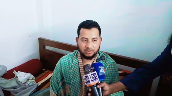 কুড়িগ্রামের রাজারহাটে ভোট দেওয়া নিয়ে তর্কের জেরে জামায়াত নেতাকে কুপিয়ে জখম।