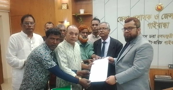 তুলসীঘাট বিসিআইসি বাফার সার গোডাউনে অবৈধ কমিটির দৌরাত্ম্য বন্ধর দাবিতে তীব্র প্রতিবাদ।