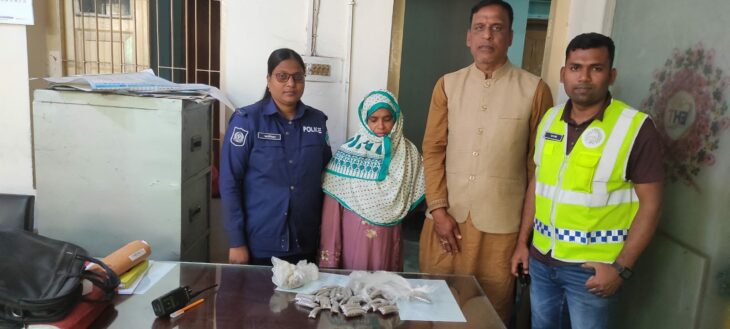 যশোরে ৩০০ গ্রাম গাঁজাসহ গ্রেফতার একজন মহিলা।