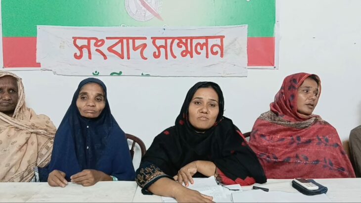 পঞ্চগড়ের তেঁতুলিয়ায় অসহায় নারীদের উপর নির্যাতনের অভিযোগে সংবাদ সম্মেলন।