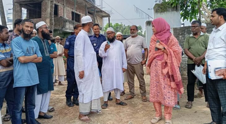 সান্তাহারে প্রভাবশালীর তাণ্ডব সরকারি পুকুর কেটে মাটি পাচার।