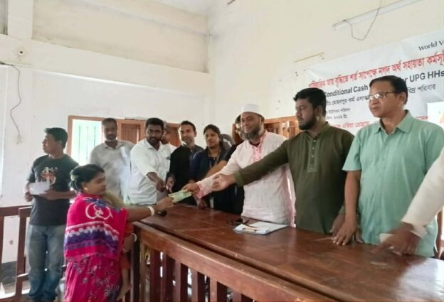 দিনাজপুরে পারিবারিক আয় বৃদ্ধিতে শর্ত সাপেক্ষে নগদ অর্থ সহায়তা কর্মসূচি।