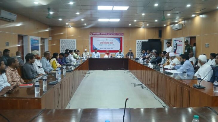 পঞ্চগড়ের তেঁতুলিয়ায় ডিসির বক্তব্য ভিডিও করতে বাধা দেওয়ায় সাংবাদিকদের অনুষ্ঠান বর্জন।