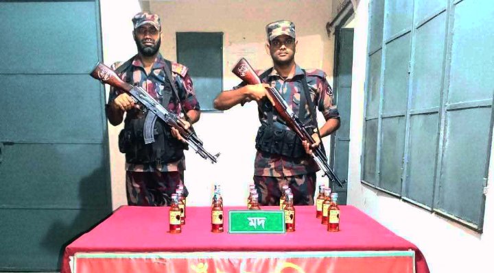দিনাজপুরে বিজিবির অভিযানে ভারতীয় মদ উদ্ধার।