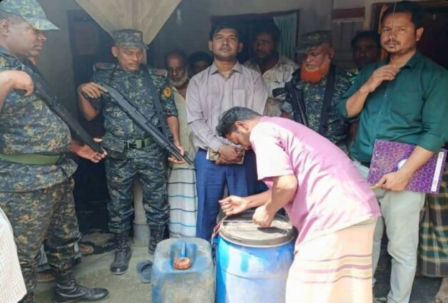 পঞ্চগড়ে বাসা থেকে ১০০ লিটার তেল জব্দ করেছে ভ্রাম্যমান আদালত।