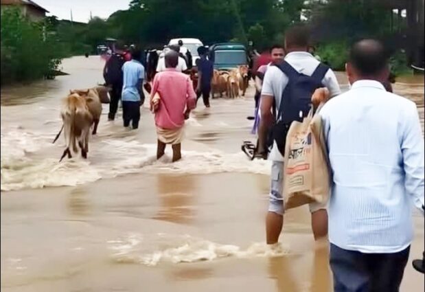 উজানের বৃষ্টিতে সড়ক তলিয়ে যোগাযোগে ভোগান্তি।
