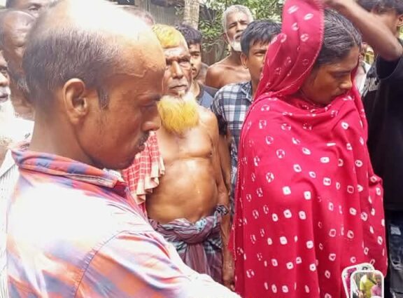 গাইবান্ধায় অনৈতিক সম্পর্কের অভিযোগে নারীসহ আটক ২।