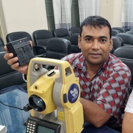 ঠাকুরগাঁওয়ে সার্ভেয়ারের নিচ্ছে গোপনে টাকা,দালাল ছাড়া মিলছে না জমির মাট পর্চা।