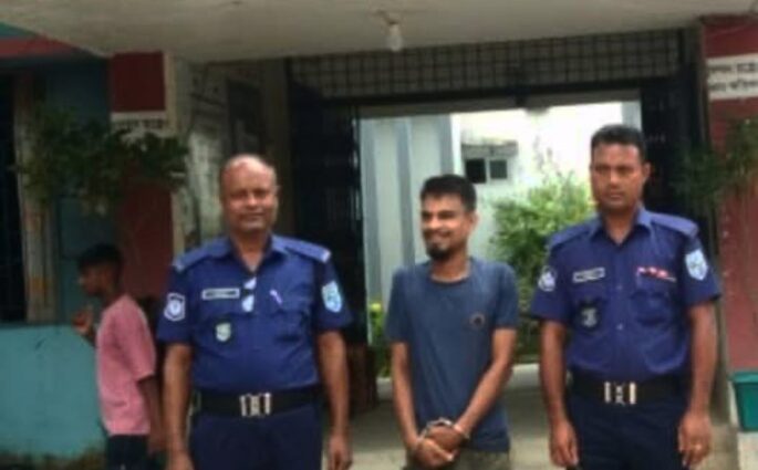 দিনাজপুরের চিরিরবন্দরে-১০ পিস ট্যাপেন্টাডল ট্যাবলেটসহ আটক-১।