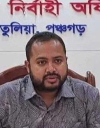 পঞ্চগড়ের তেঁতুলিয়ায় রাতের অন্ধকারে পালিয়ে গেল ইউএনও আফরোজ শাহিন।