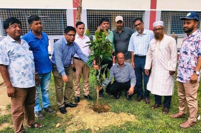 দিনাজপুরে জিয়াউর রহমান ফাউন্ডেশনের উদ্যোগে বৃক্ষরোপন ও চারা বিতরণ কর্মসূচির উদ্বোধন।