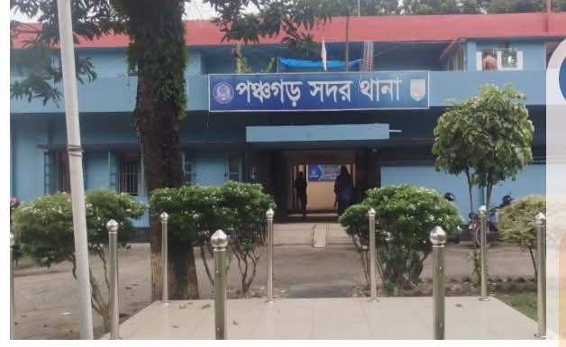 পঞ্চগড়ে আ.লীগের প্রতিষ্ঠা বার্ষিকীর পোস্টার লাগানোয় ৮০ জনের বিরুদ্ধে মামলা।